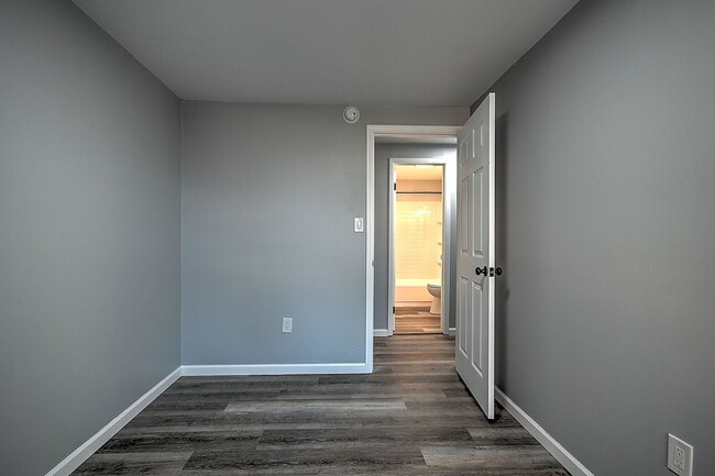 Building Photo - 254 Wildwood Dr