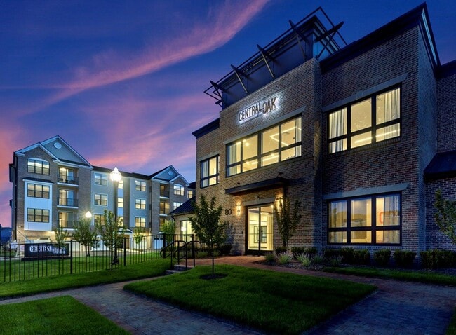 Exterior - Central and Oak