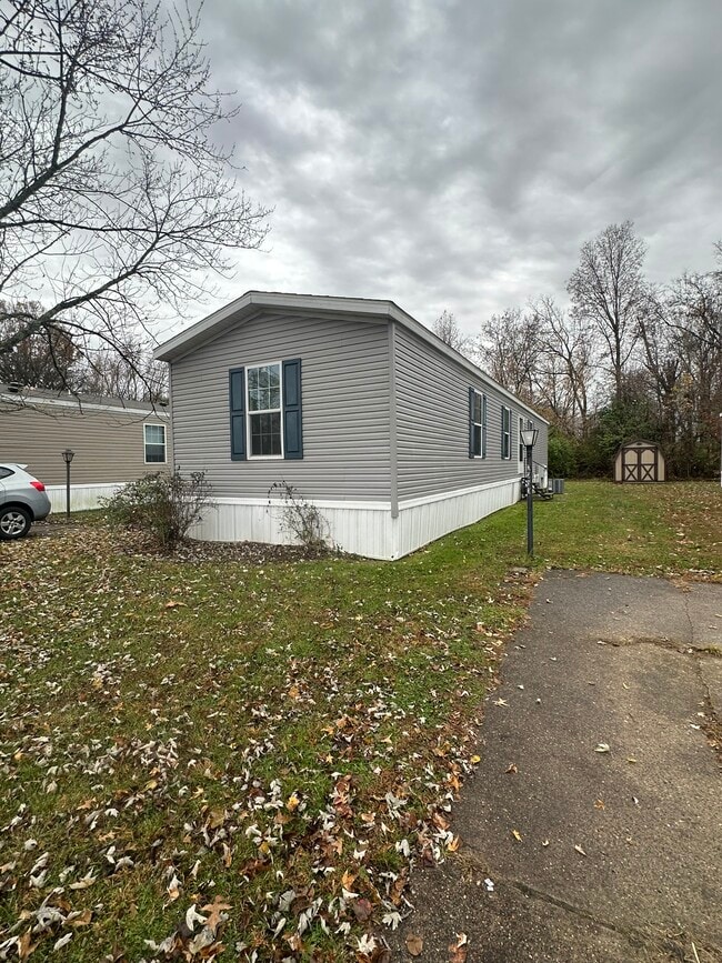 Building Photo - 2251 Wellington Green Dr