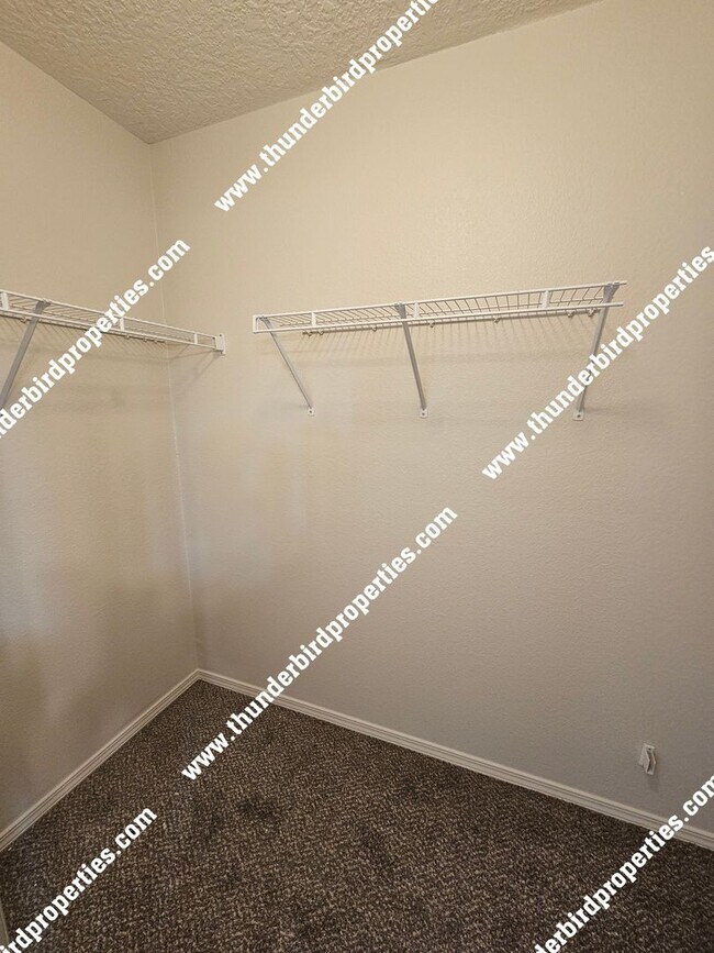 Building Photo - 4 Bedroom - 2.5 Bathroom - 2 car garage