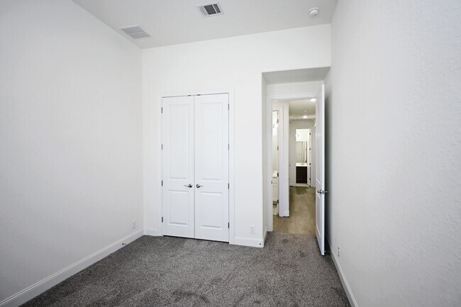 Building Photo - 1438 Oaklawn Dr