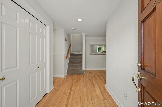 Building Photo - 123 Harbor Dr
