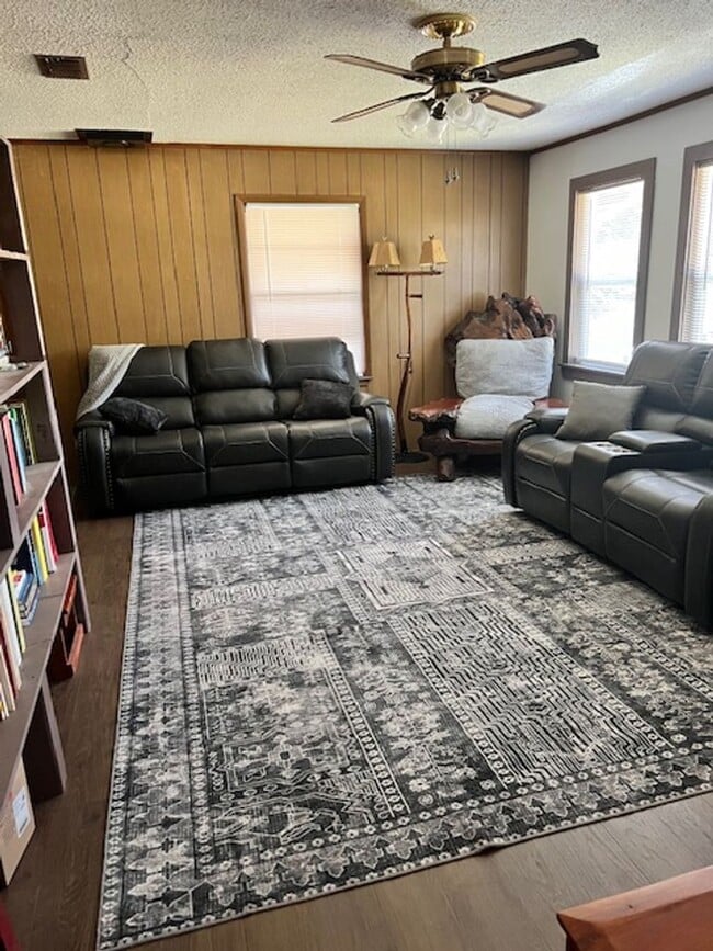 Building Photo - 301 W Main St