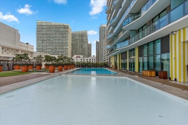 Building Photo - 1300 S Miami Ave