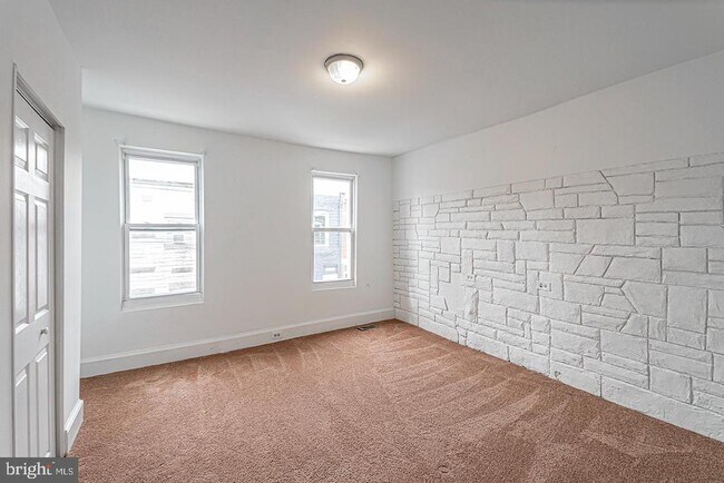 Building Photo - 1535 S Hicks St