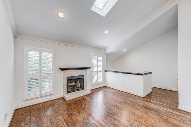 Building Photo - 708 Fowler St