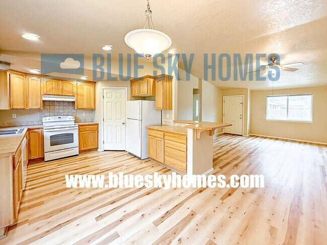 Building Photo - 1011 E Victory Rd