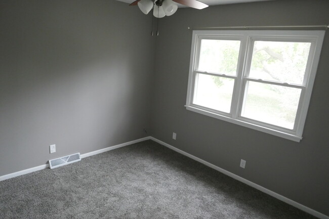 Master bedroom - 6808 Urbandale Ave