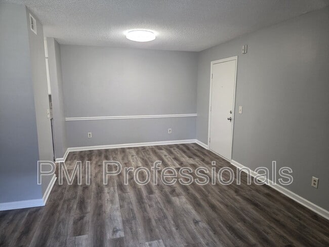 Building Photo - 2929 Selena Dr