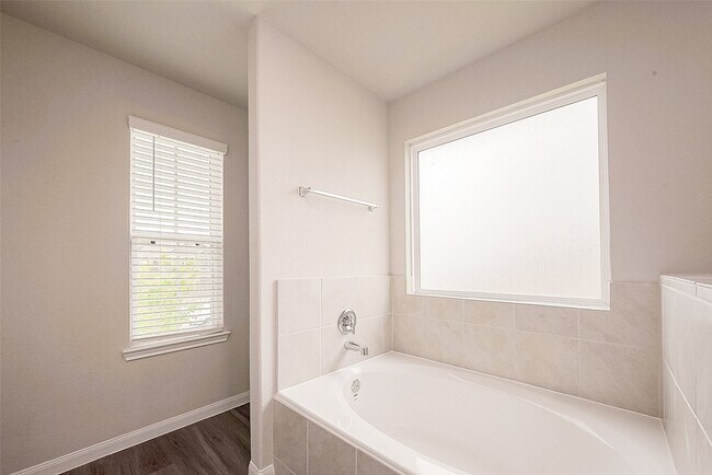 Building Photo - 2335 Tavo Trails Dr