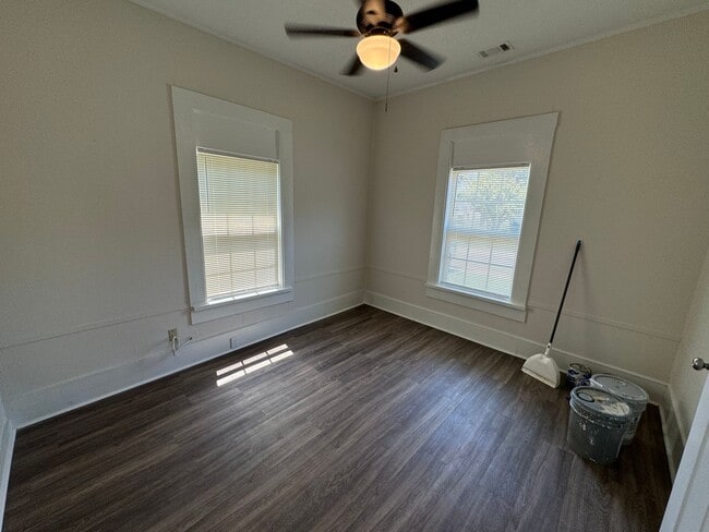 Building Photo - Renovated 3/1 House in South Rome- $1,095