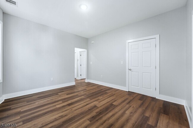 Building Photo - 913 S 18th St