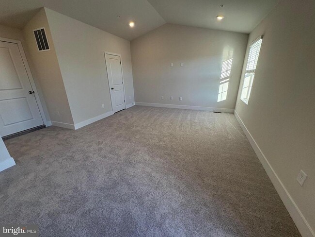 Building Photo - 225 Birdie Ct