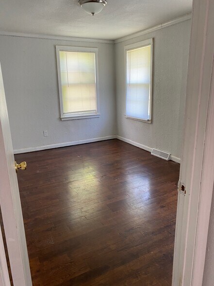 Bedroom 2 - 822 S Woodland Ave