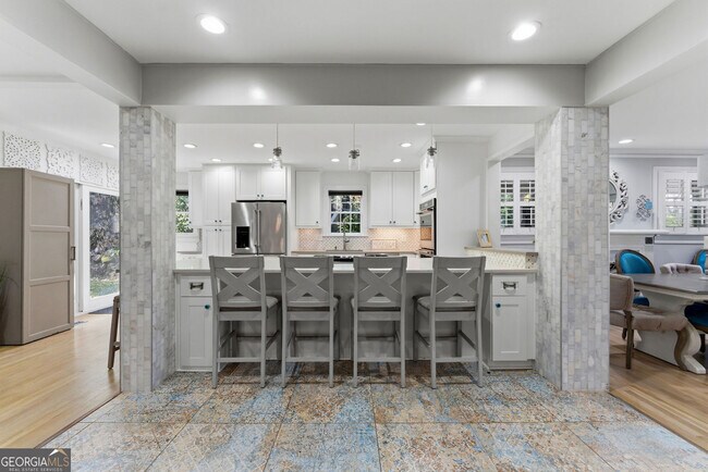 Building Photo - 302 Hascall Rd NW