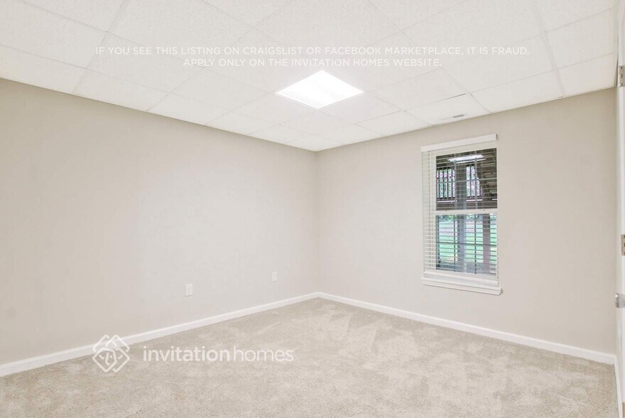 Building Photo - 5726 Graceland Dr SW