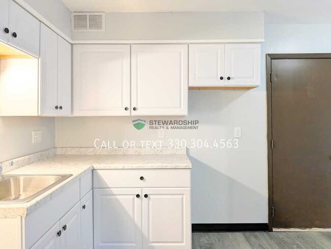 Building Photo - 310 Engadine Ct