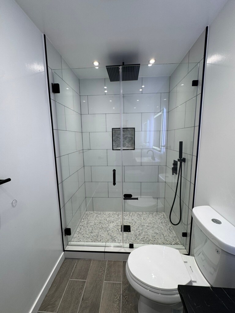 Building Photo - 2212 Linda Flora Dr