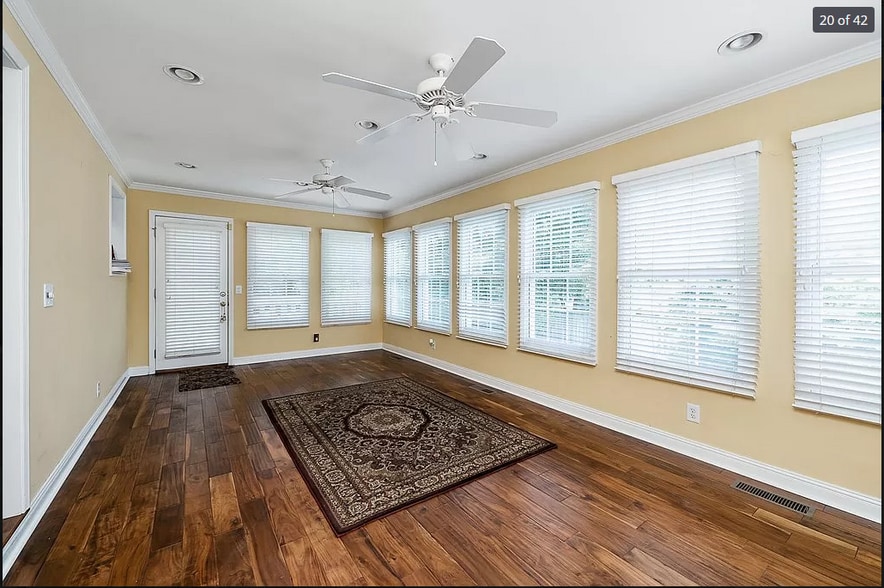 Building Photo - 570 E 6th St