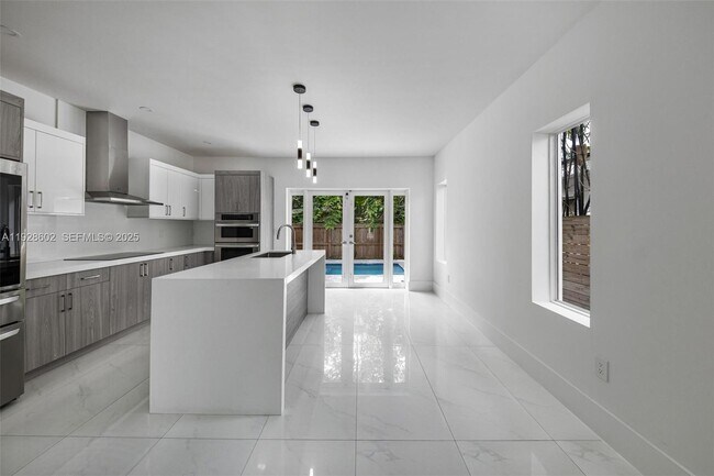 Building Photo - 3142 Carter St