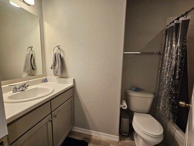 Building Photo - Spacious 3 Bed 3 bath house in 80916!