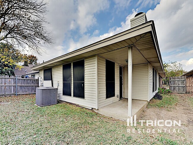 Building Photo - 1637 Woodhall Way