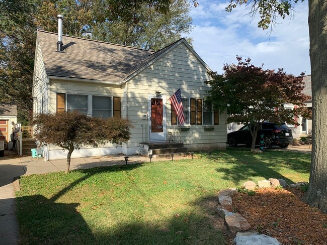 Primary Photo - 221 Henderson St