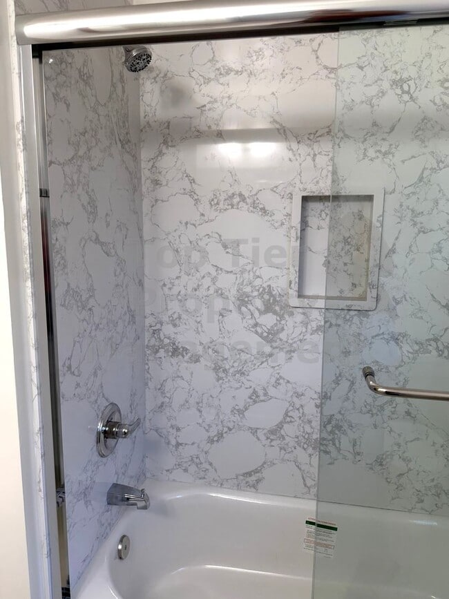 Building Photo - 2827 San Carlos Dr