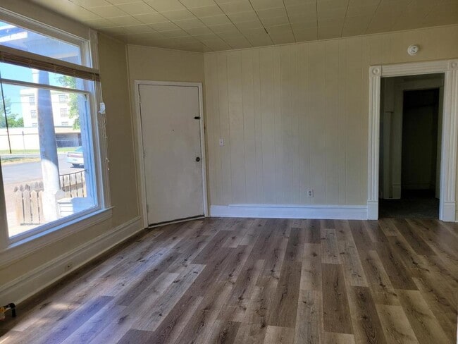 Building Photo - 2415 Baker St