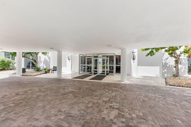 Building Photo - 2851 S Ocean Blvd