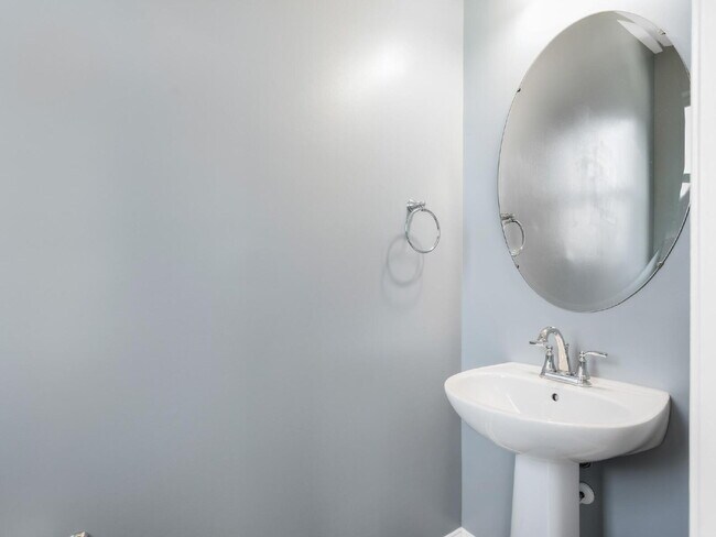 Building Photo - The Towns on Greenway! Two bedrooms. Two private baths, Half Bath. Greenway around the corner. Up...