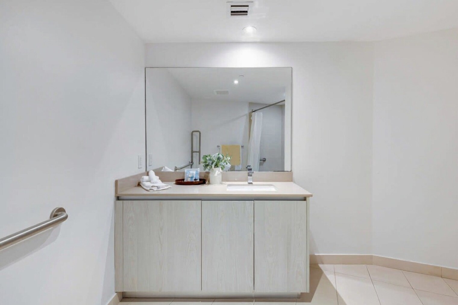 Building Photo - 4111 S Ocean Dr