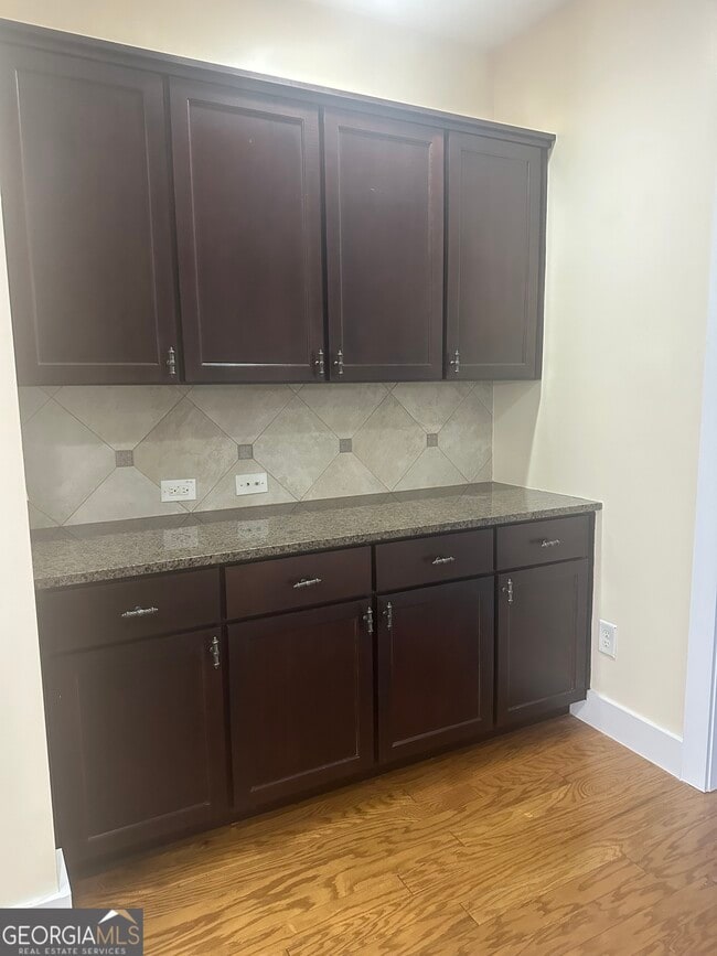 Building Photo - 6166 Holly Pk Ln SE