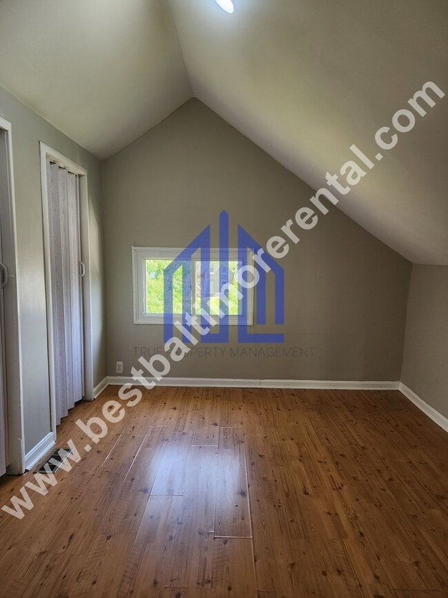 Building Photo - Spacious 8 Bedroom Single Family House in ...