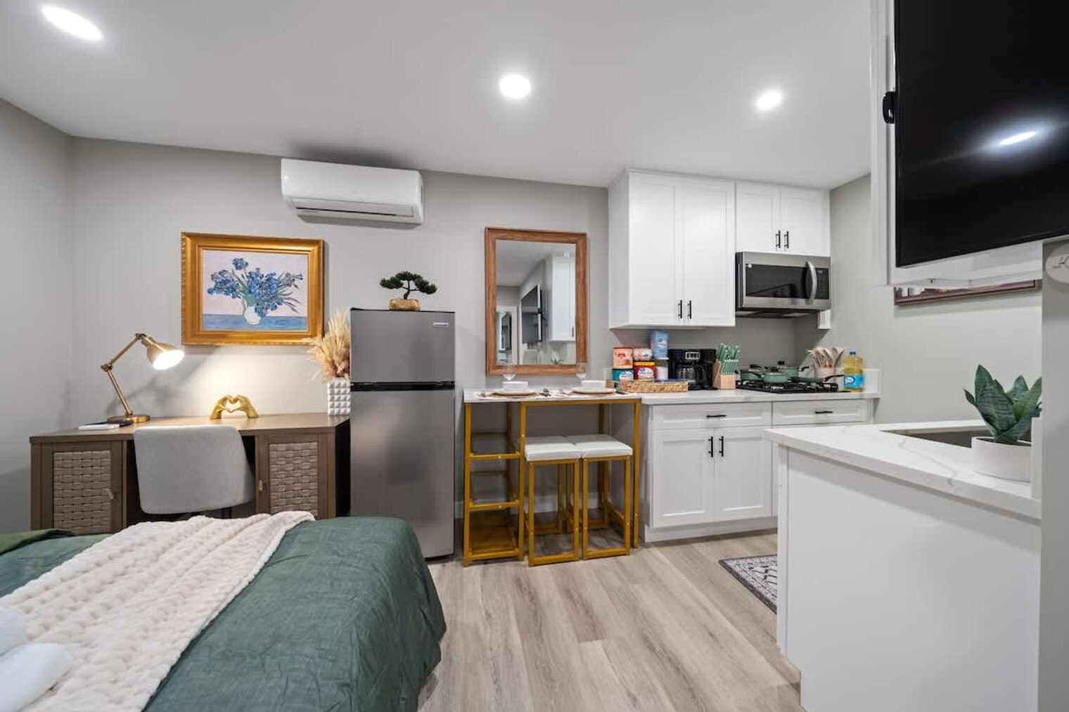 Building Photo - 9827 San Diego St