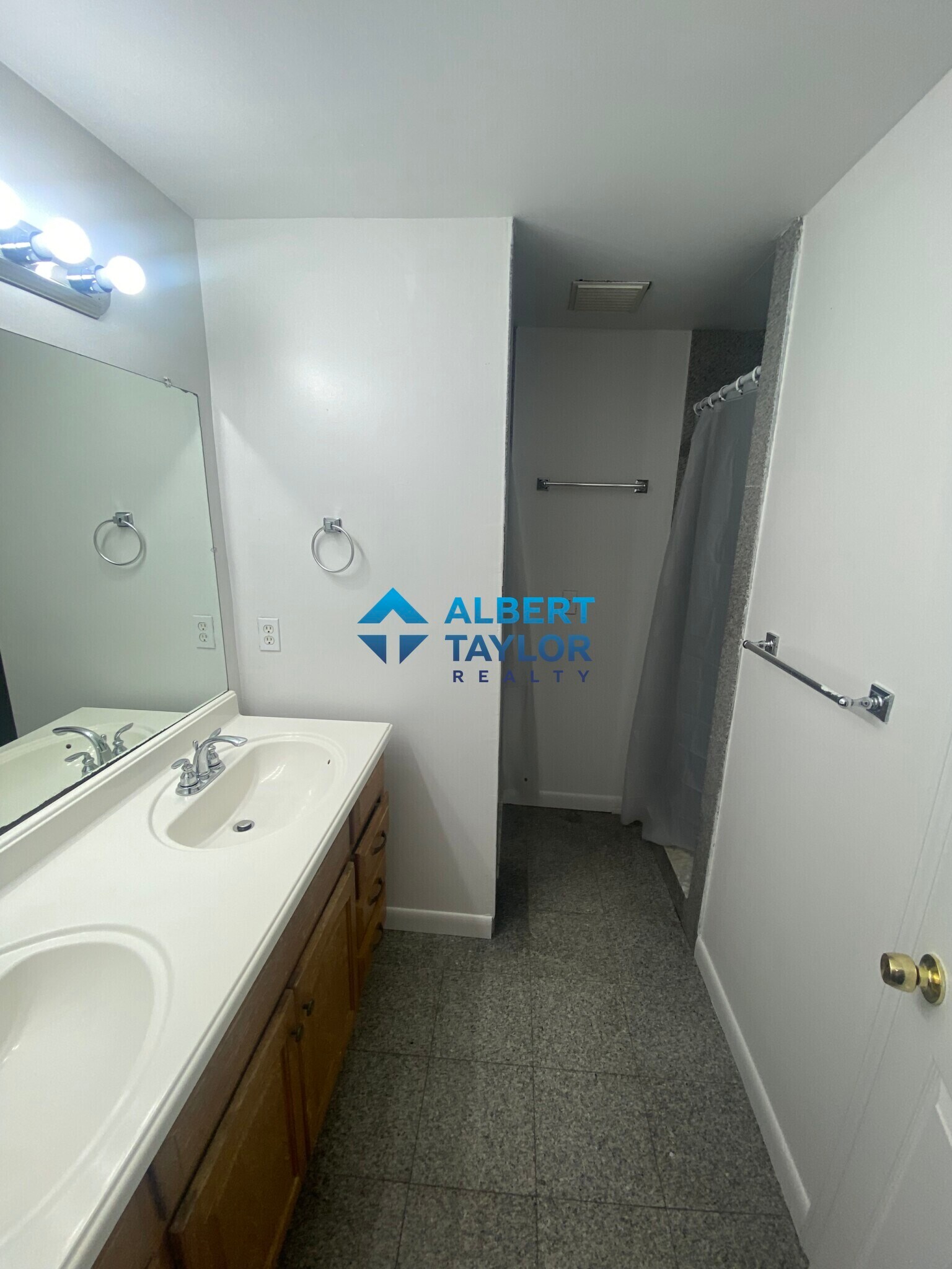 Building Photo - 10 Parker Hill Ave