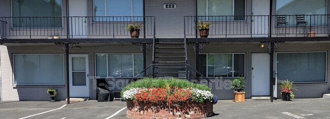 Primary Photo - 223 Dayton St