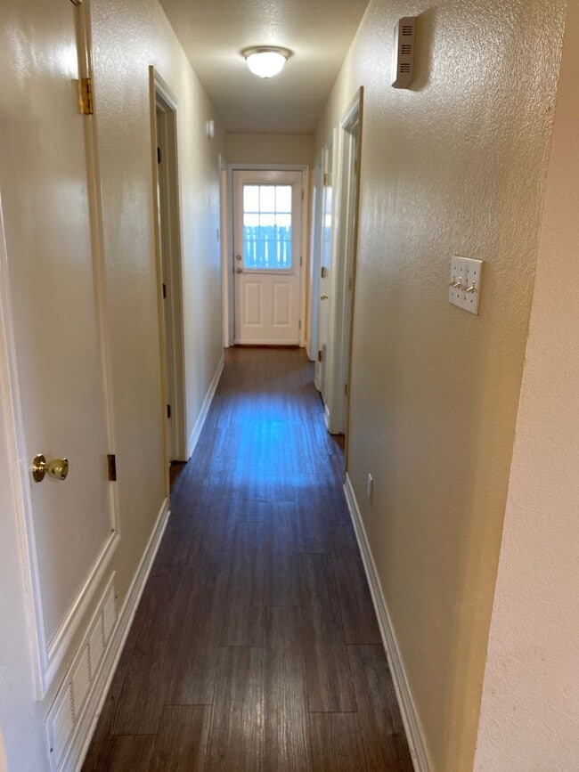 Building Photo - 1214 Lindsey Ln