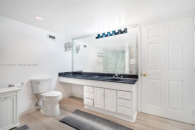 Building Photo - 825 Brickell Bay Dr