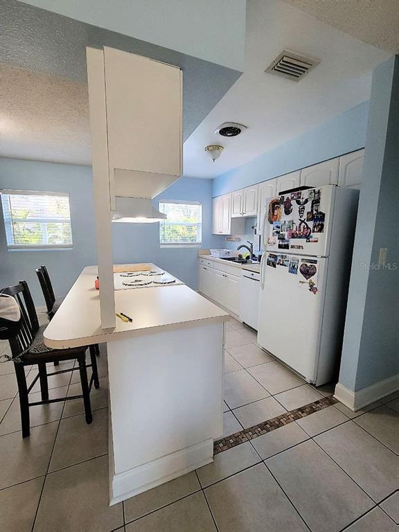 Building Photo - 513 Firefly Ln