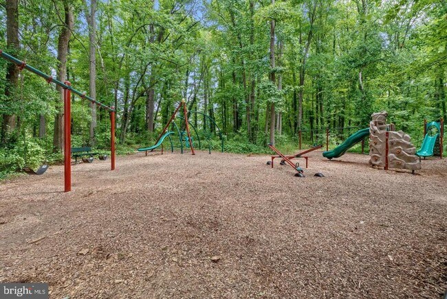 Building Photo - 4339 Cedarlake Ct