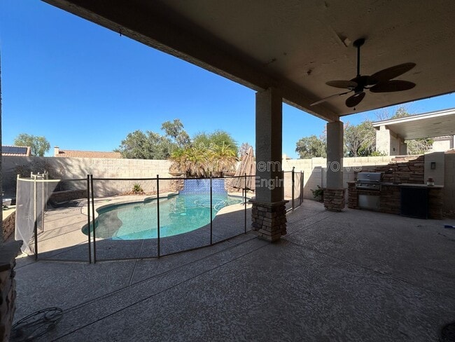 Building Photo - 774 E Maria Ln