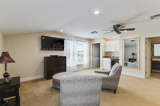 Building Photo - 2708 Formosa Blvd