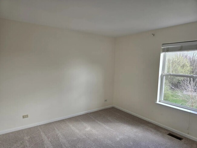 Building Photo - 211 Valley View Dr