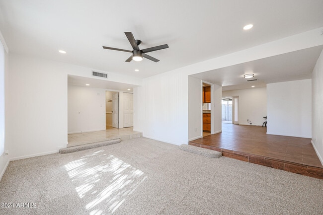 Building Photo - 3332 W Crocus Dr