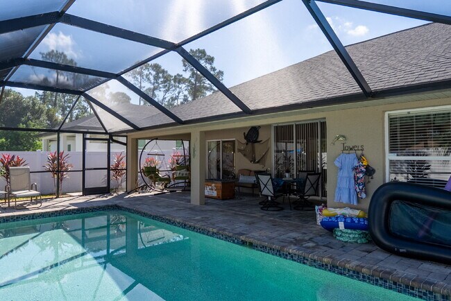 Building Photo - Move in with Zero Deposit! Turnkey Furnish...