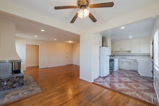 Building Photo - 2214 Ripley Ave