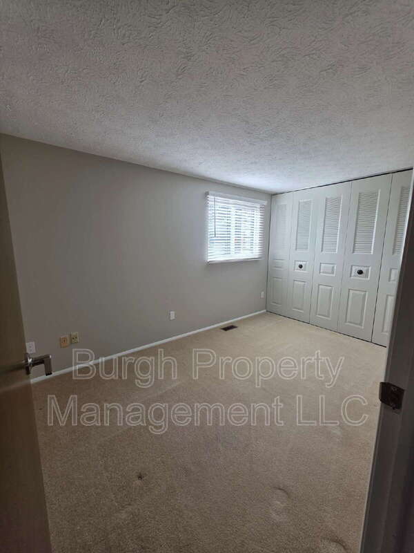 Building Photo - 373 Scott Ln