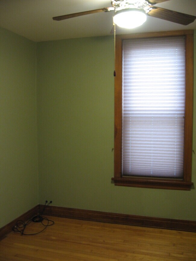 Building Photo - 3916 N Kildare Ave