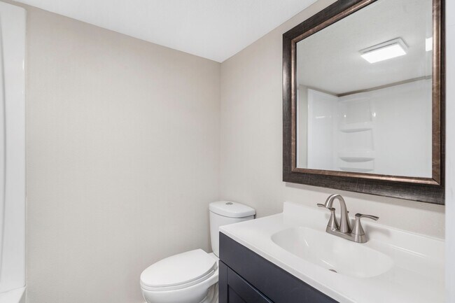 Building Photo - 2100 N Nettleton Ave